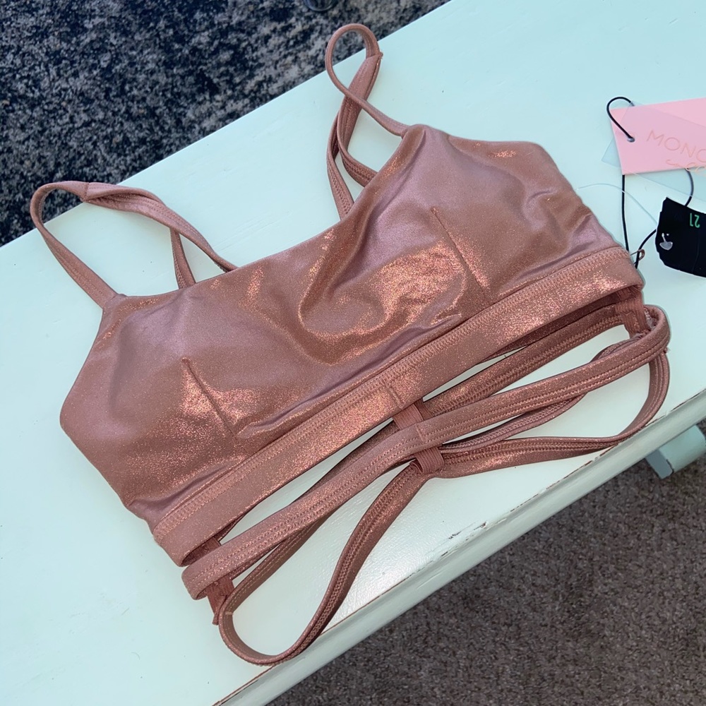 Monochrome strappy sports bra